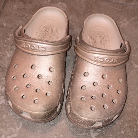 rose gold crocs